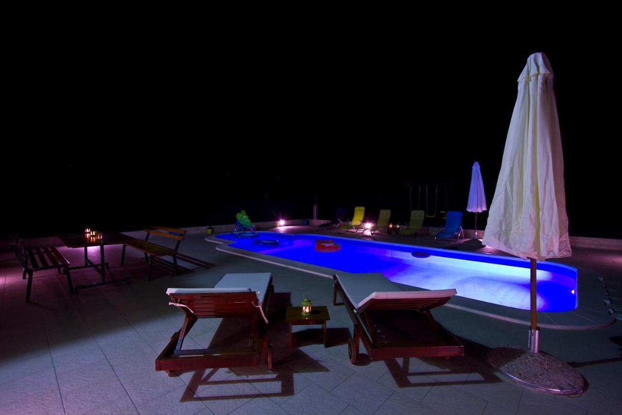 Holiday Residence Maja Katuni Exterior photo