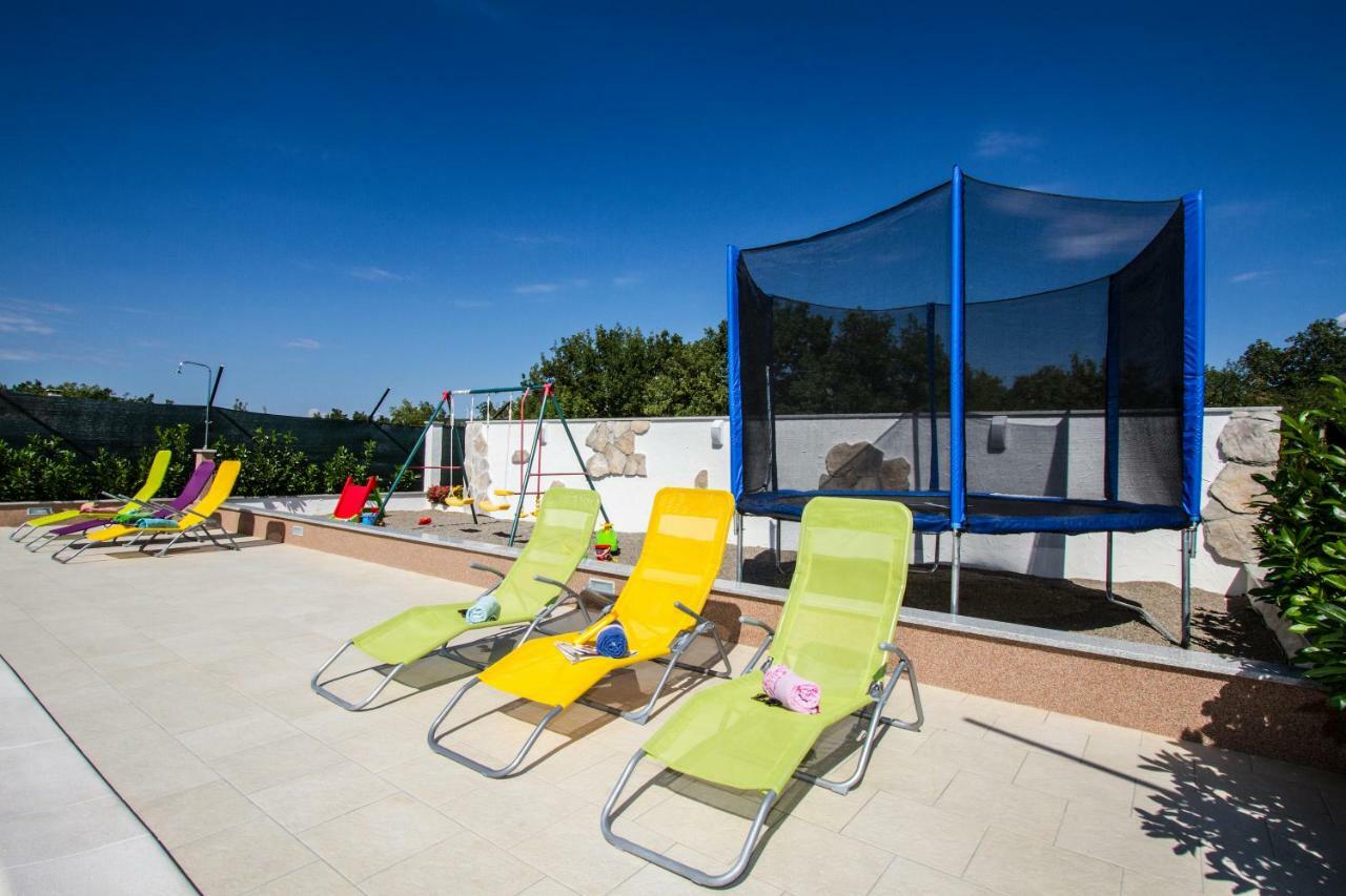 Holiday Residence Maja Katuni Exterior photo